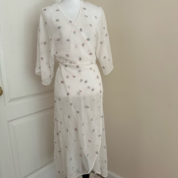 NWT Victoria's Secret White Sheer Long Floral Embroidered Robe, Sz XS/S - Picture 3 of 13